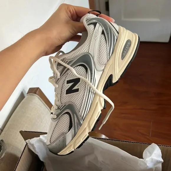 New Balance 530 Shoes - Picture 3 of 5